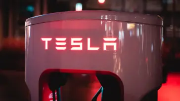 Tesla întrerupe producția în Germania. Cum afectează atacurile din Marea Roșie industria auto