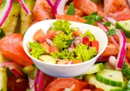 Salata de vară perfectă: Rețetă rapidă și sănătoasă pentru zilele calduroase