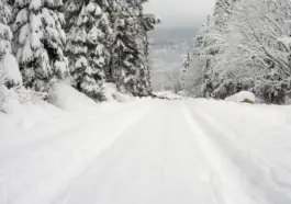 Avertizare de iarnă! Zăpadă și polei pe drumurile din România