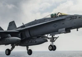 Armata SUA își doboară propriul avion de vânătoare deasupra Mării Roșii