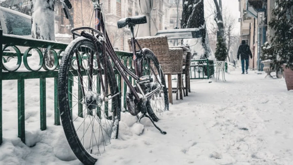 Iarna se dezlănțuie! Ninsori, viscol și temperaturi scăzute lovesc România pe 27 decembrie