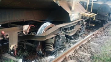 ALERTĂ ÎN DOBROGEA! Tren cu 28 de vagoane cisternă deraiat