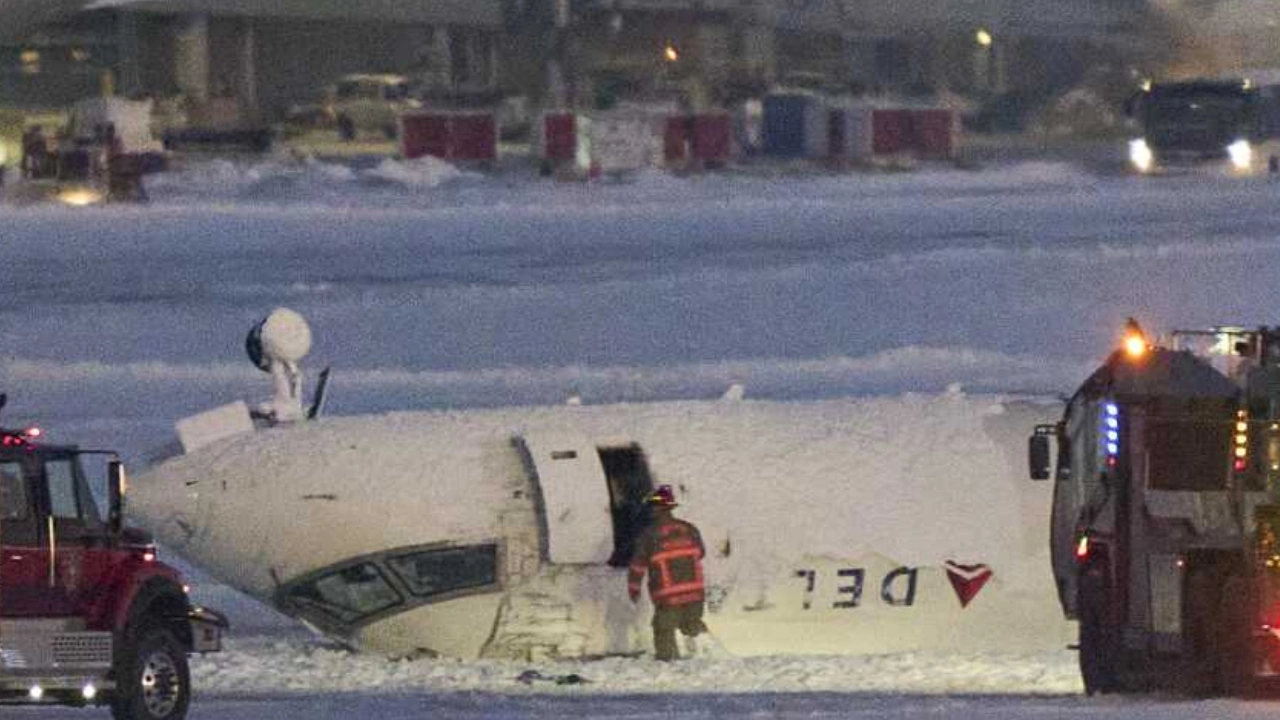 Aterizare dramatică la Toronto! Avion răsturnat pe pistă, 18 răniți și momente de panică