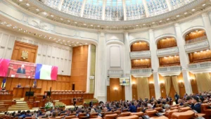 Camera Deputaților taie 240 de posturi. Reformă administrativă