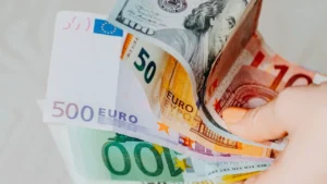 Datoria României explodează în cinci ani, aproape un trilion de lei în pericol stabilitatea economică