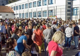 Educația gratuită în România e un mit! Părinții plătesc scump pentru viitorul copiilor
