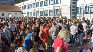 Educația gratuită în România e un mit! Părinții plătesc scump pentru viitorul copiilor