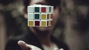 Îmbunătățește-ți relațiile și cariera dezvoltându-ți inteligența emoțională