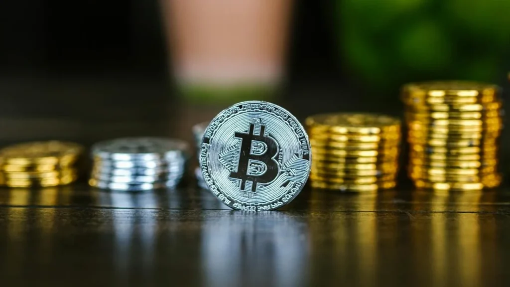 Poșta Română vrea să digitalizeze pensiile cu criptomonede, dar ce riscuri ascunde această schimbare?