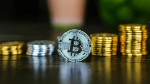 Poșta Română vrea să digitalizeze pensiile cu criptomonede, dar ce riscuri ascunde această schimbare?