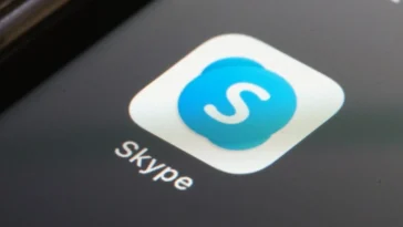 Skype își încheie activitatea după 21 de ani și le oferă utilizatorilor oportunitatea de a migra către Teams