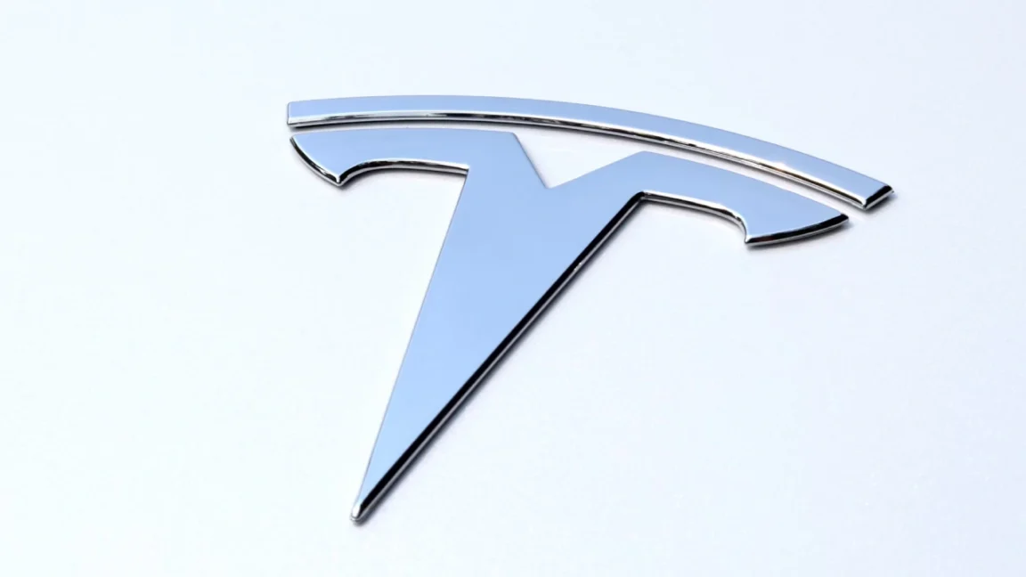 Tesla pierde teren în Europa! Vânzările scad abrupt pe piața franceză