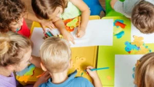 Tichetele de creșă cresc din aprilie 2025! Părinții primesc mai mulți bani pentru educația timpurie a copiilor