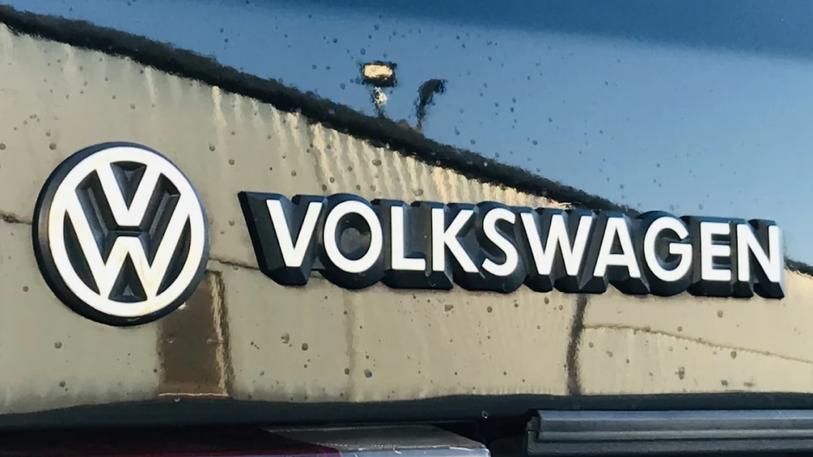 Volkswagen ia în calcul producția de echipamente militare în Germania pe fondul schimbărilor geopolitice