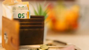 Creditele bancare în 2025 se schimbă din nou! Românii cu împrumuturi vor resimți efectele