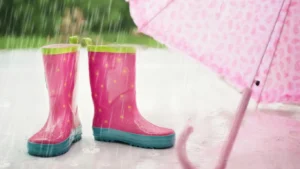 Furtună de vară lovește din plin Bucureștiul și localitățile din jur cu grindină și descărcări electrice