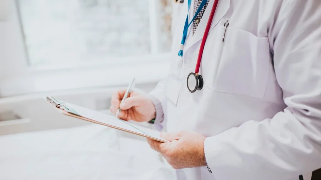 Pacienții pot mulțumi legal medicilor prin donații către spitale într-un nou gest de recunoștință reglementat