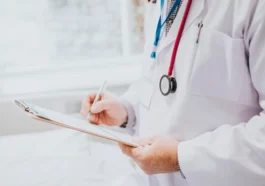 Pacienții pot mulțumi legal medicilor prin donații către spitale într-un nou gest de recunoștință reglementat