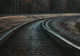 Tren plin cu pasageri lovește un camion pe Valea Prahovei! Circulația feroviară paralizată ore întregi